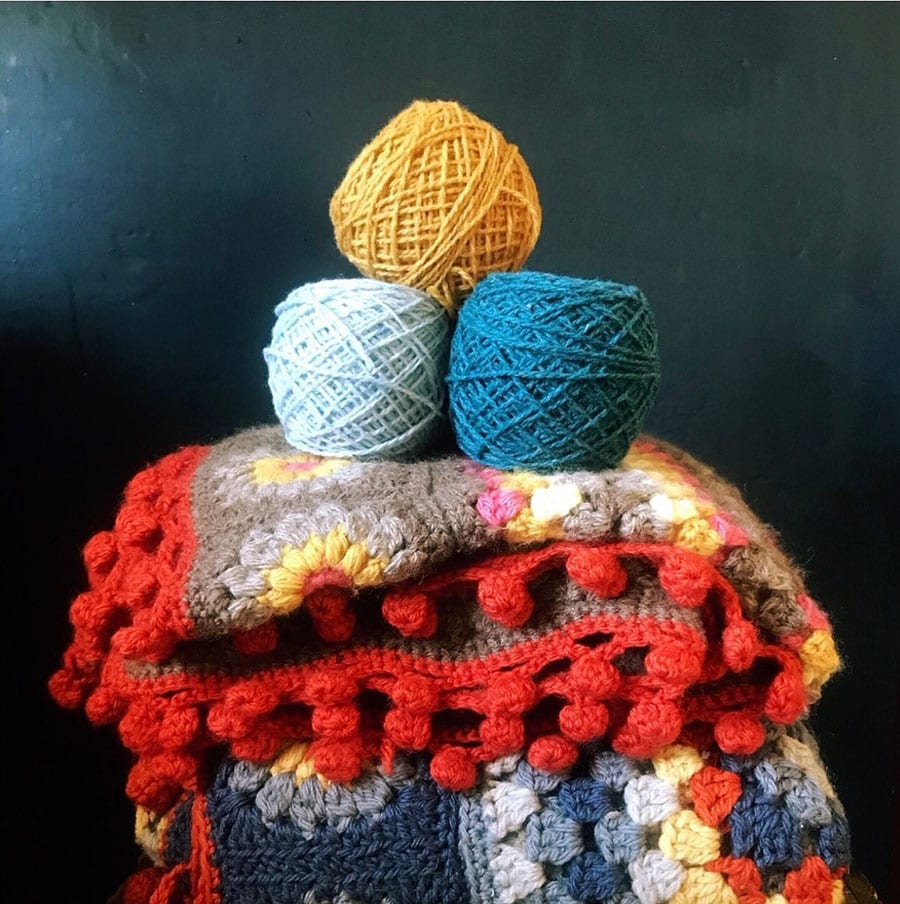 How to Hold Yarn for Crochet - For Absolute Beginners 